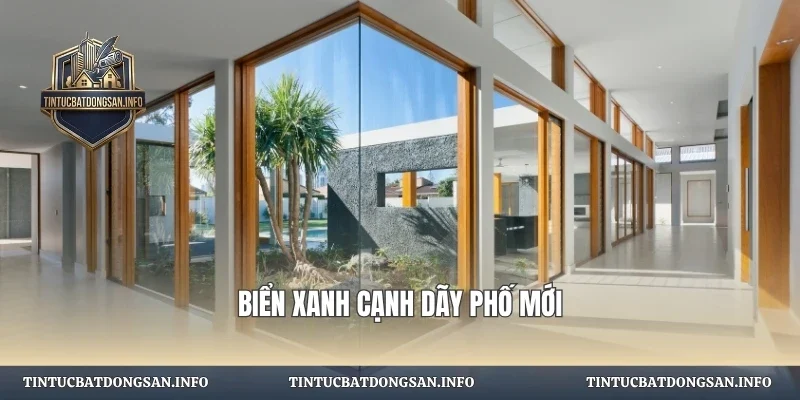 Biển xanh cạnh dãy phố mới