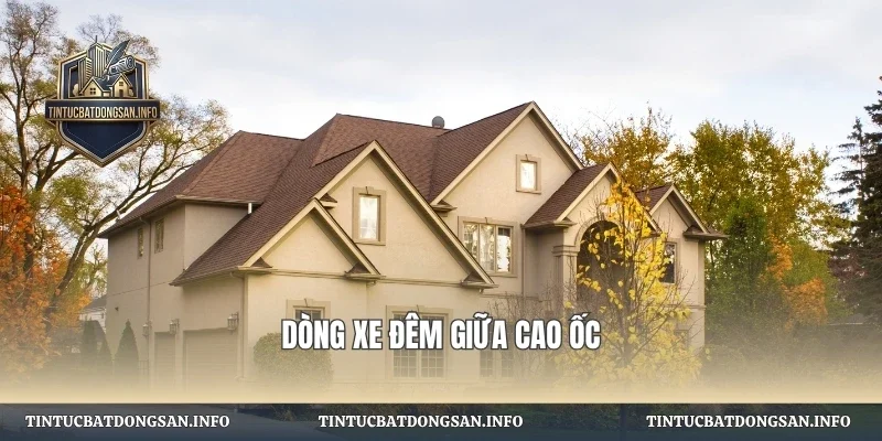 Dòng xe đêm giữa cao ốc